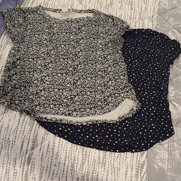 2 H M xs shirts IN $13 BUNDLE ONLY - Picture 2 of 5